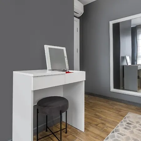 The Gallery - зеленика Apartment