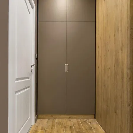 The Gallery - зеленика Apartment
